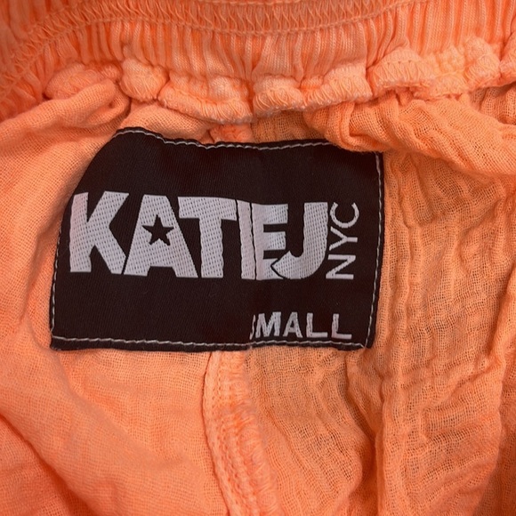 Katie J NYC Juniors Orange Shorts Size S - Picture 3 of 4